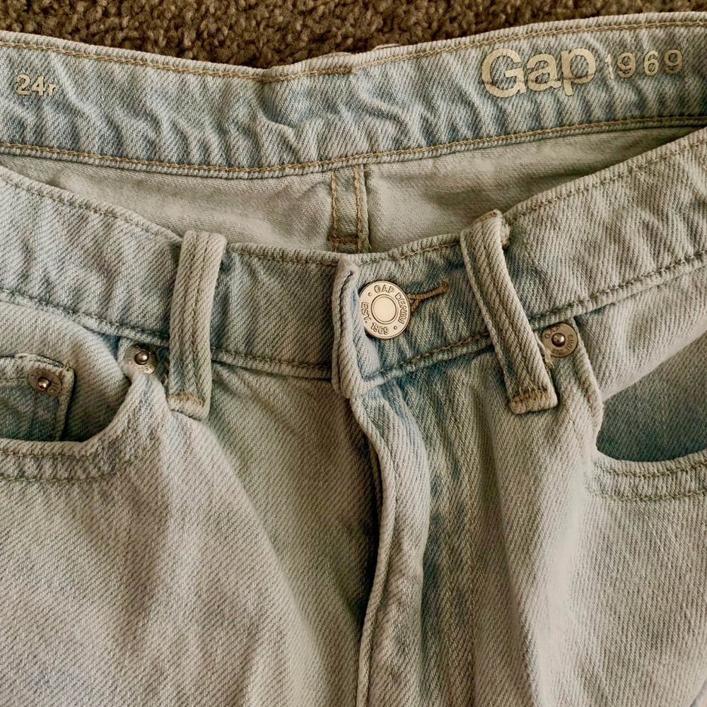gap light wash Jean shorts